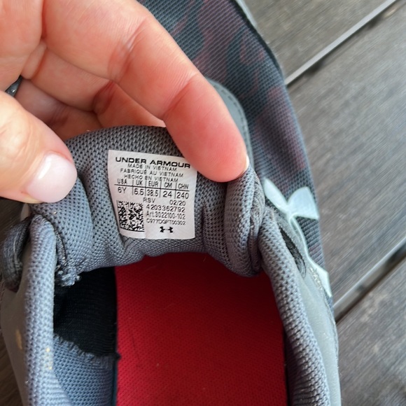 Boys underarmour shoes - Picture 5 of 5